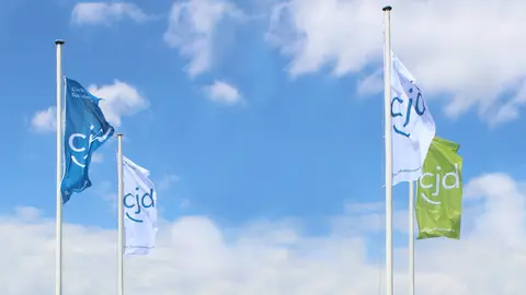 Monika Gerdemann und die Lehrkräfte unterhalten sich