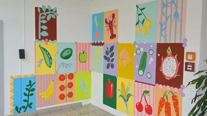 Wandbemalung aus dem Projekt „Freies Malen“ im Kosthaus am Campus CJD Christophorusschule Elze – Gymnasium